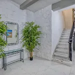 Boutique - Stylish Living By The Sea 아파트 그지라