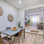 아파트 Boutique - Stylish Living By The Sea