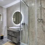 Boutique - Stylish Living By The Sea 아파트 그지라