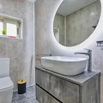 아파트 Boutique - Stylish Living By The Sea *