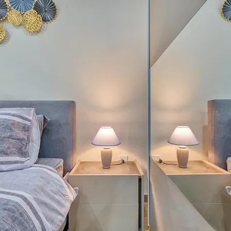 아파트 Boutique - Stylish Living By The Sea *
