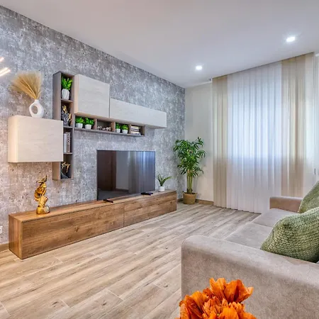 Boutique - Stylish Living By The Sea *