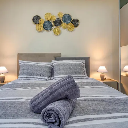 Boutique - Stylish Living By The Sea *