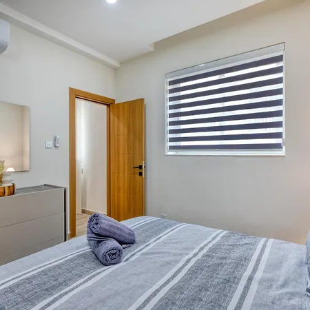 Boutique - Stylish Living By The Sea