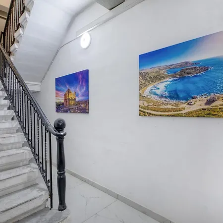 Апартаменты Boutique - Stylish Living By The Sea Gzira