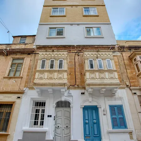 Апартаменты Boutique - Stylish Living By The Sea Gzira